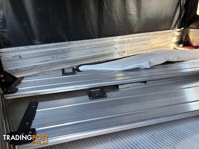 2022 TOYOTA HILUX WORKMATE (4X2) TGN121R UTE TRAY, 2 DOORS, 2 SEATS