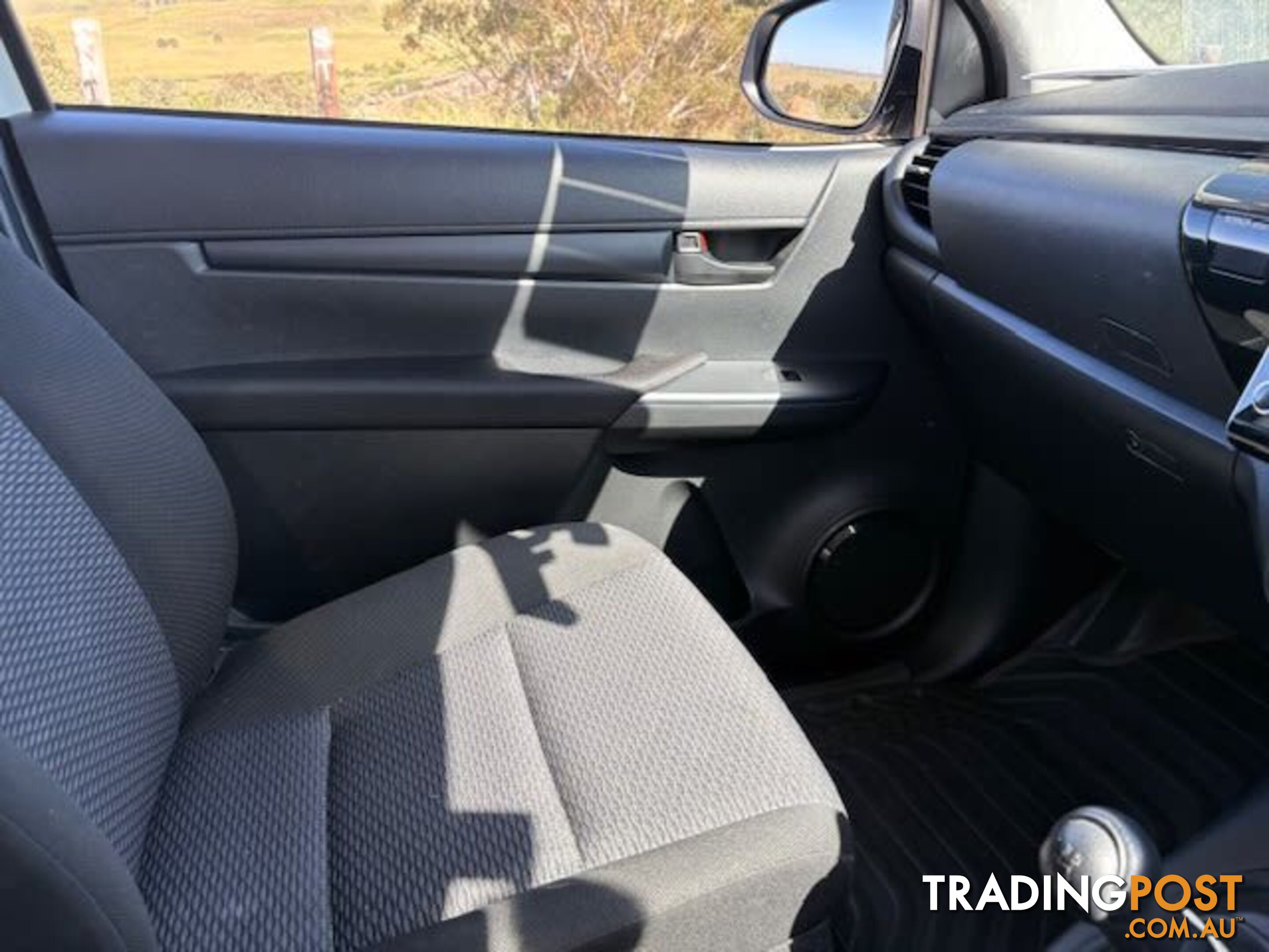 2022 TOYOTA HILUX WORKMATE (4X2) TGN121R UTE TRAY, 2 DOORS, 2 SEATS