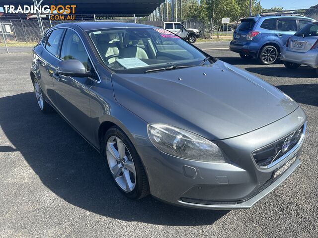 2015 VOLVO V40 D4 LUXURY M MY15 HATCH, 5 DOORS, 5 SEATS