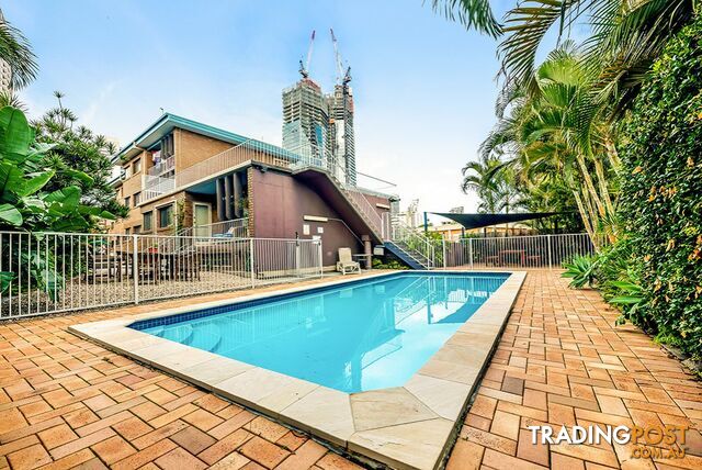 11/11 Old Burleigh Road SURFERS PARADISE QLD 4217