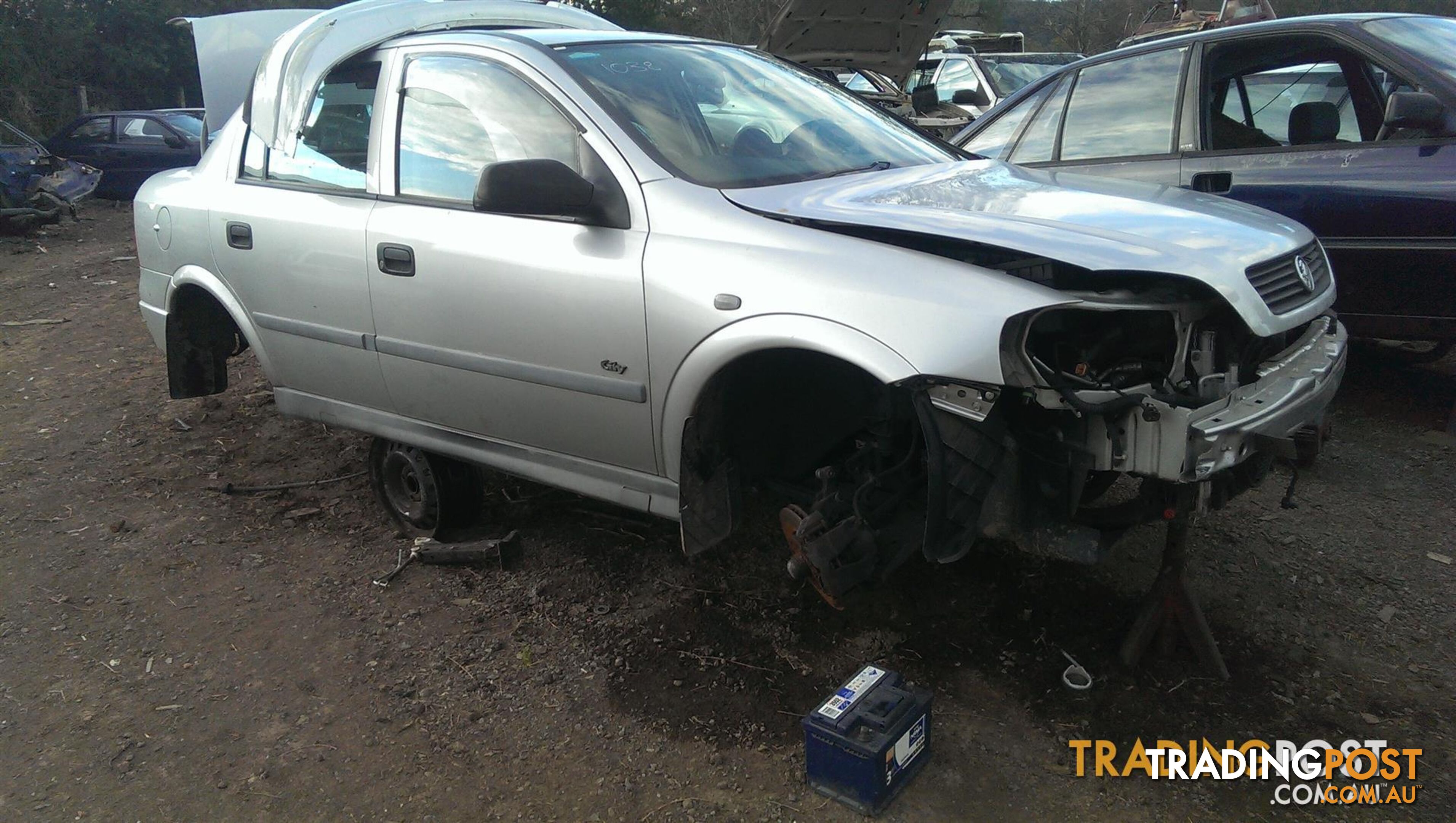 2000 Holden Astra TS 4Dr Sedan Auto 1.8 petrol LEFT FRONT DOOR TRIM