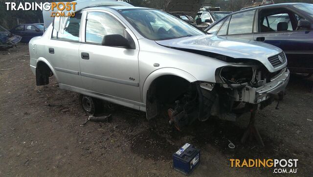 2000 Holden Astra TS 4Dr Sedan Auto 1.8 petrol LEFT FRONT DOOR TRIM