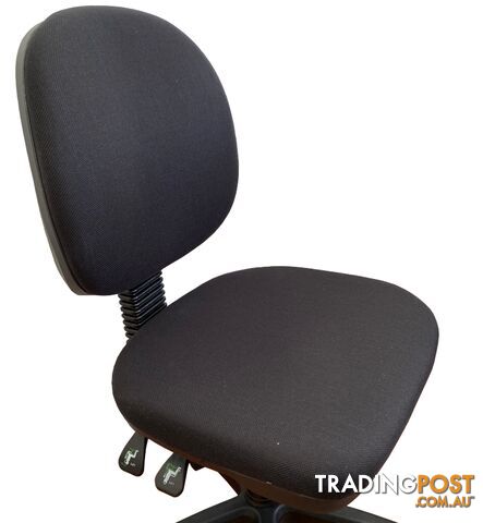 TASK CHAIR