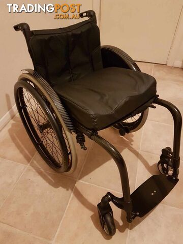 Wheelchair - Zenit R (carbon fiber) with accessories