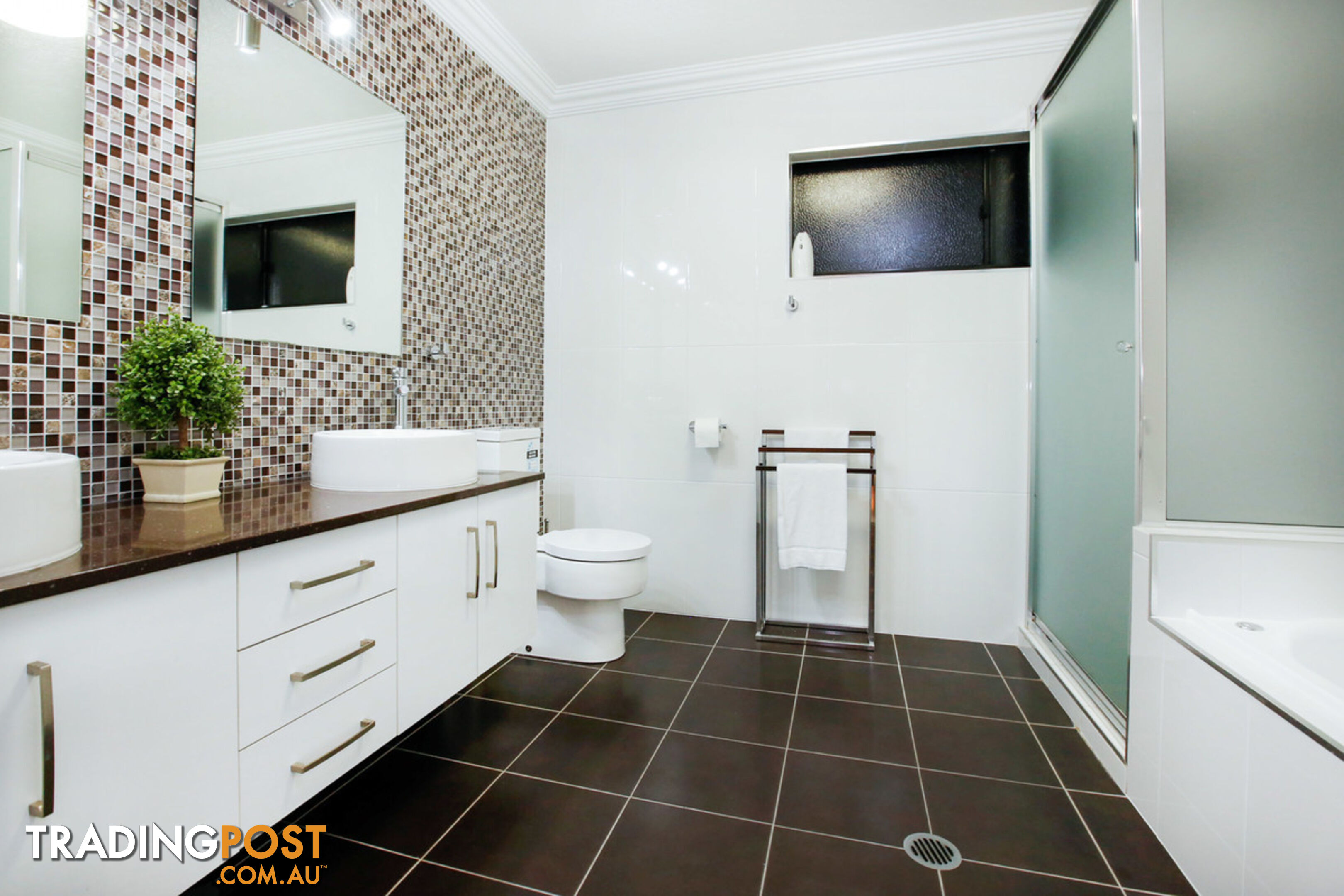 21 Balmoral Drive CASTLE HILL QLD 4810