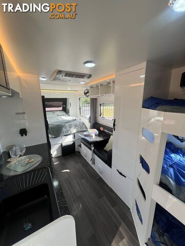suv island 19.6 family caravan - photo 2 of 14
