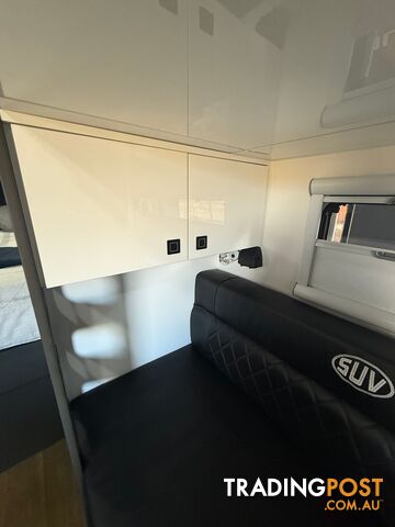 suv island 16 family caravan - photo 4 of 11