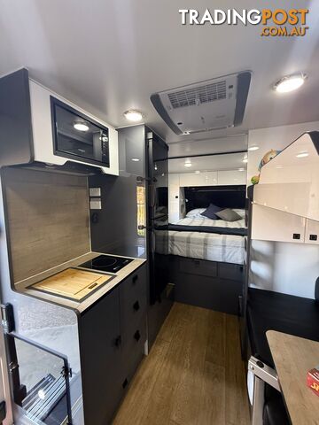 suv island 16 family caravan