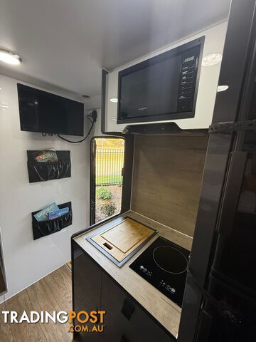 suv island 16 family caravan - photo 2 of 11