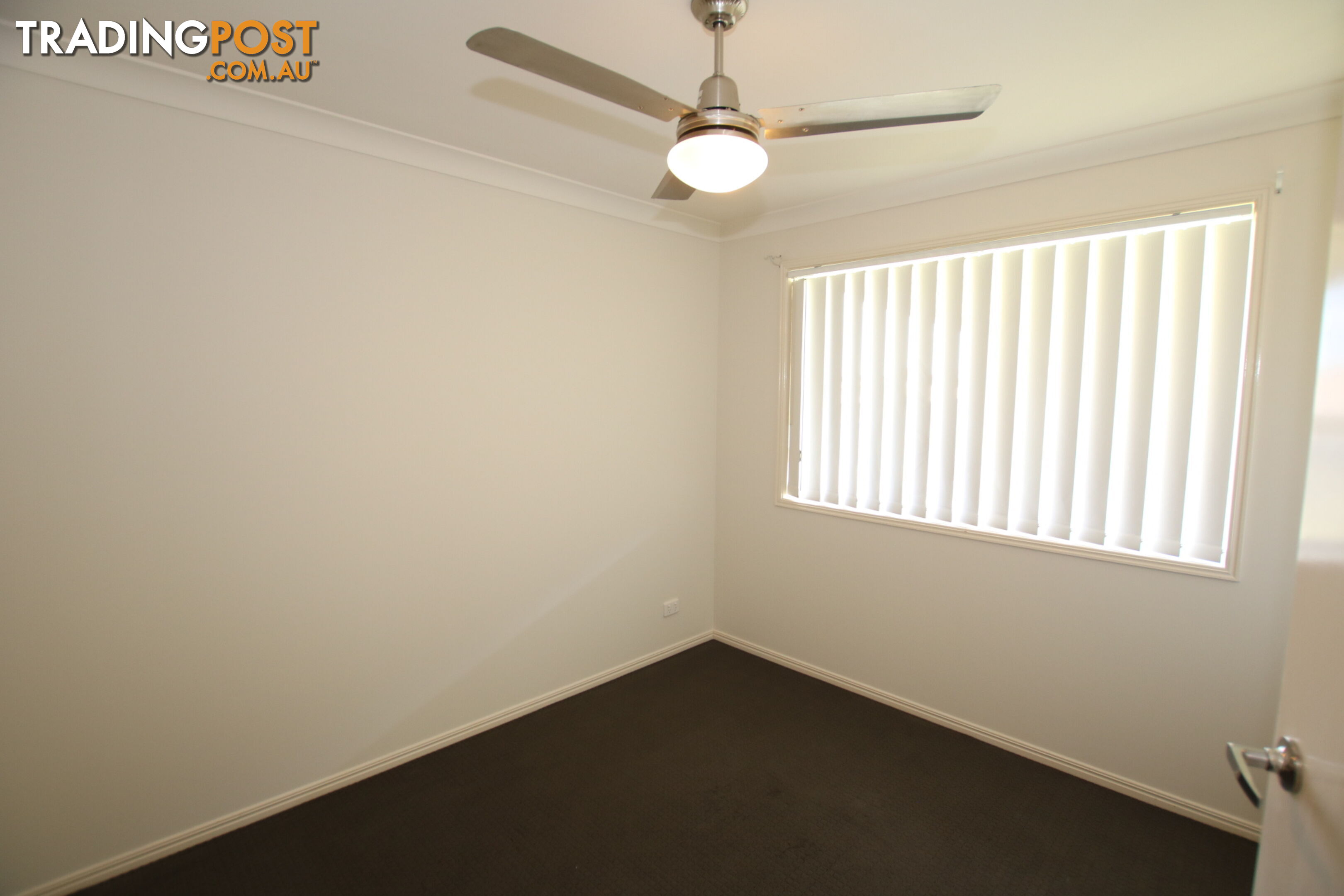 4 Lorikeet Way CRESTMEAD QLD 4132