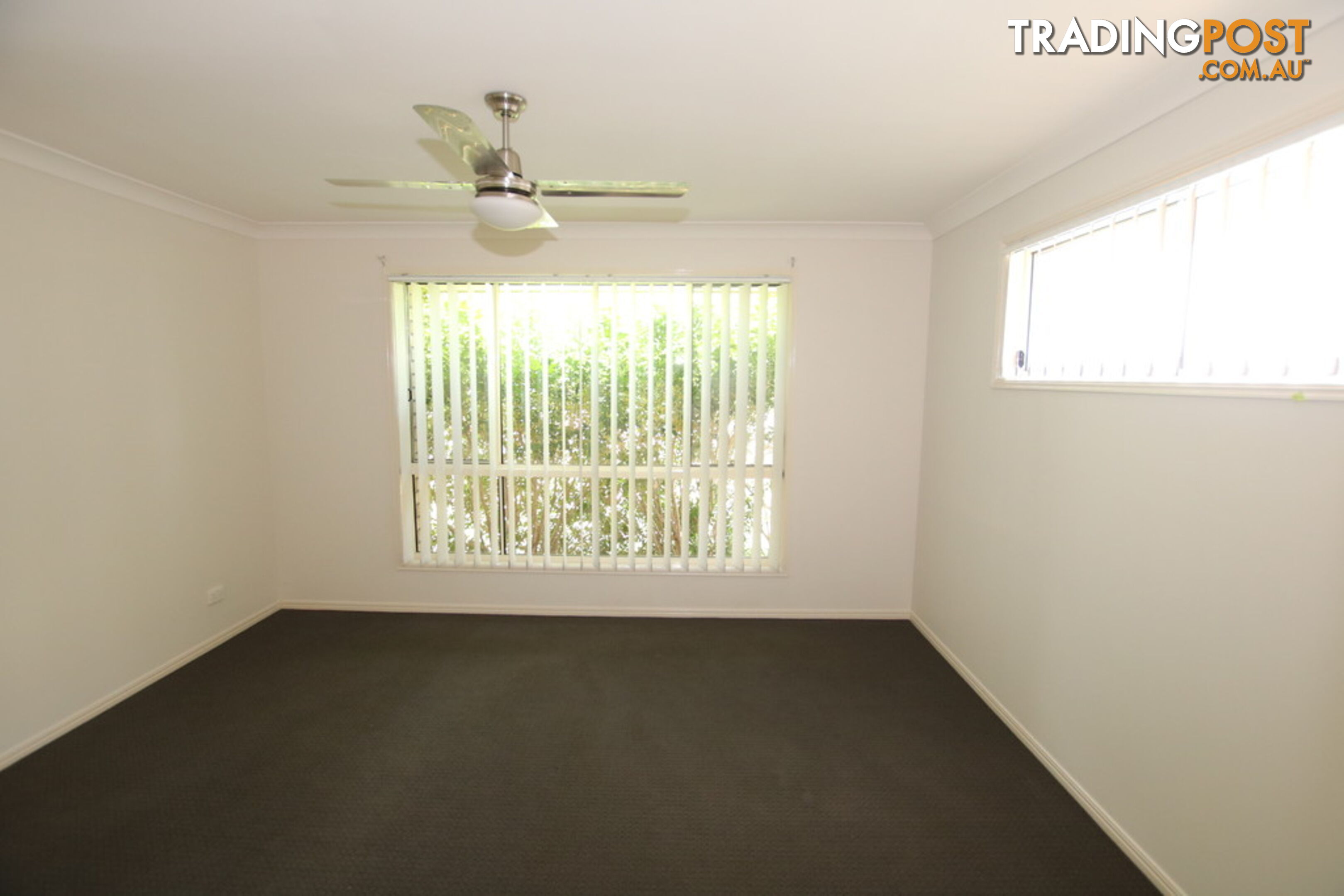 4 Lorikeet Way CRESTMEAD QLD 4132