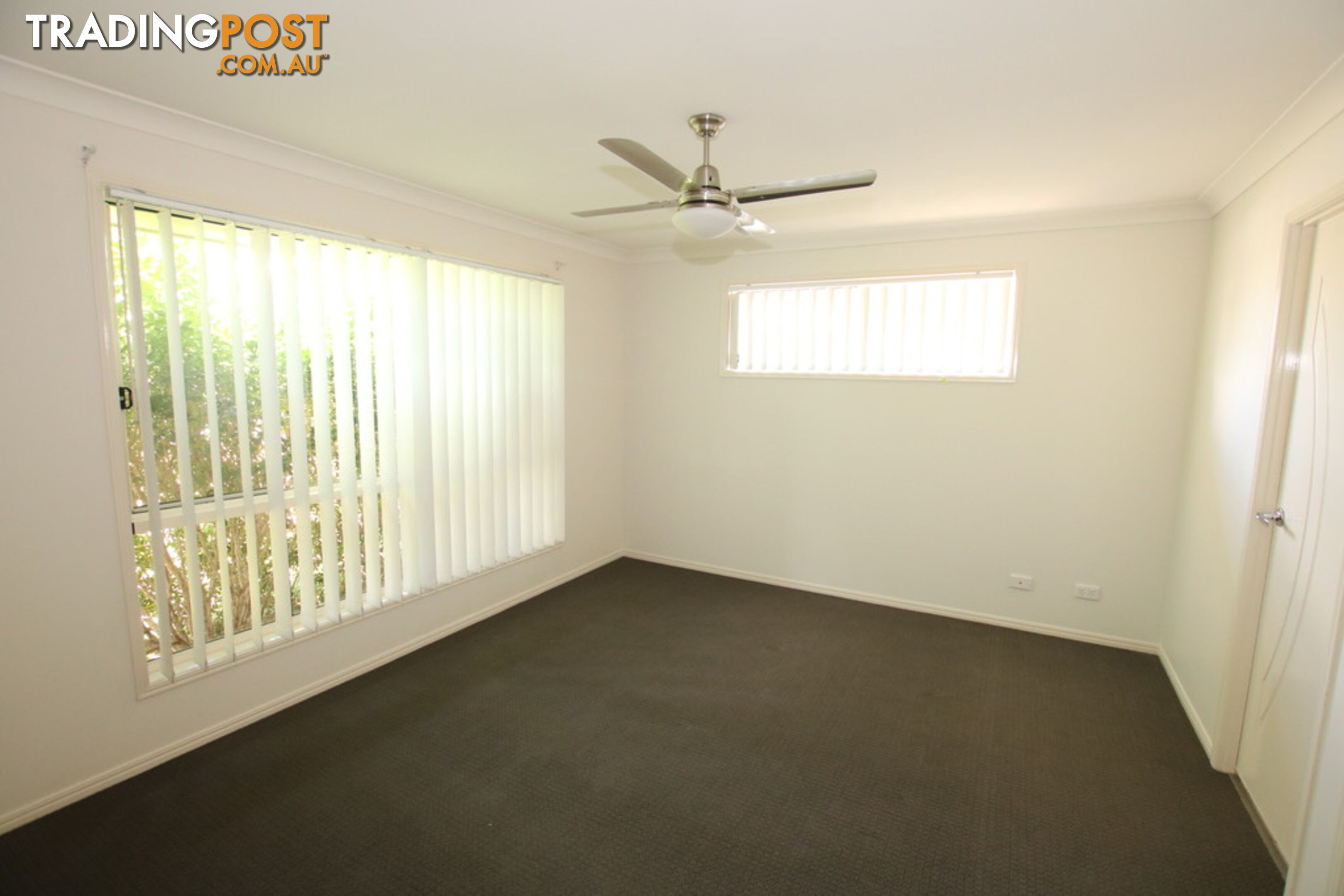 4 Lorikeet Way CRESTMEAD QLD 4132