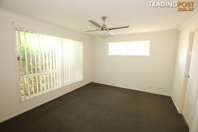 4 Lorikeet Way CRESTMEAD QLD 4132