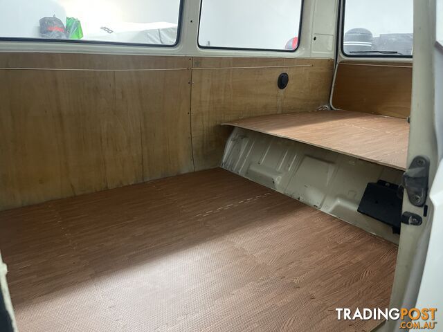 VW T3 1990 4 Cyl 2.1L Auto Off-White Kombi Vanagon - photo 4 of 7