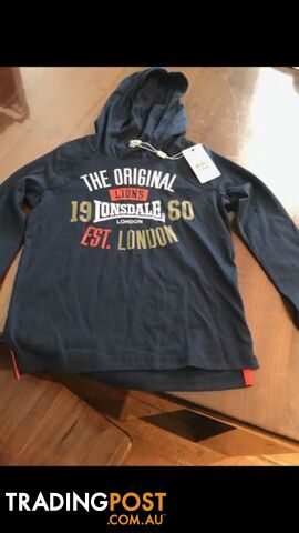 Lonsdale top