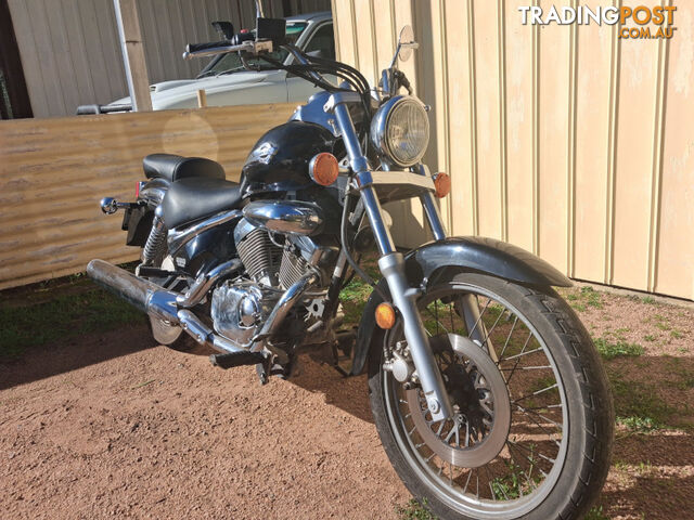 2000 Suzuki Intruder 250LC (VL250) Classic
