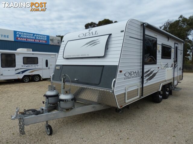 2017  OPAL SOUTHERN EXPLORER SERIES   CARAVAN