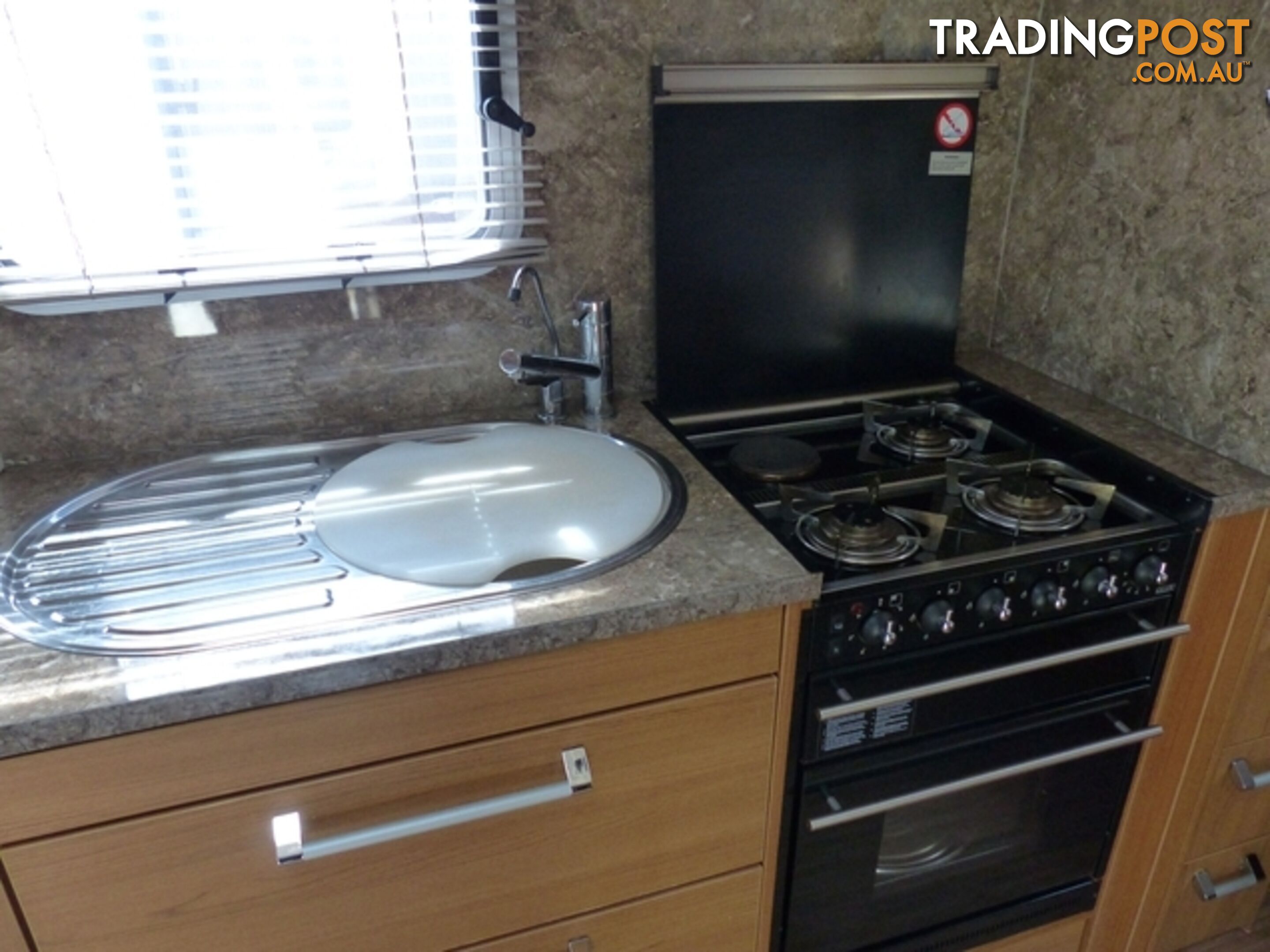 2011  JAYCO STERLING  21.65-3 CARAVAN