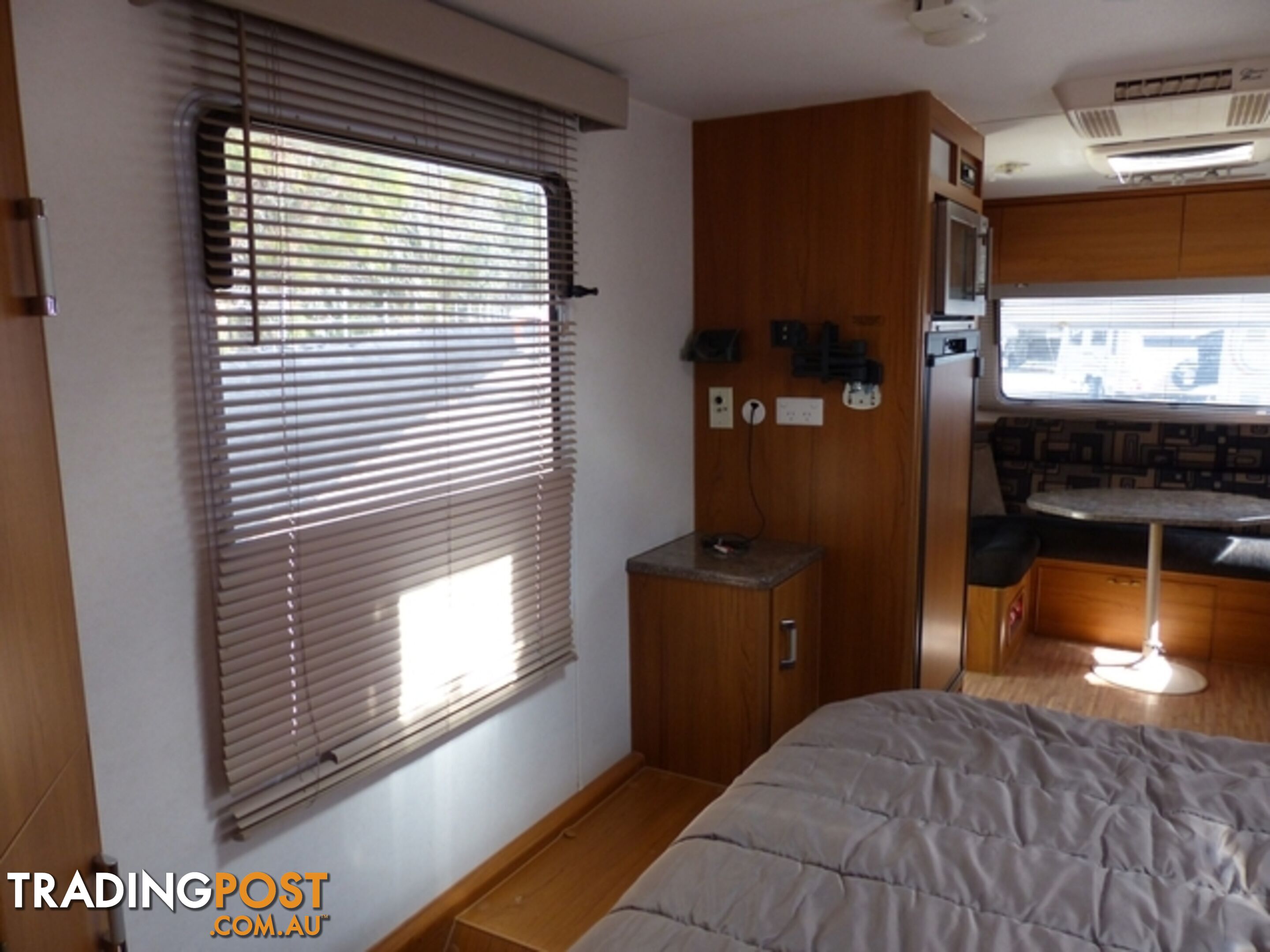 2011  JAYCO STERLING  21.65-3 CARAVAN