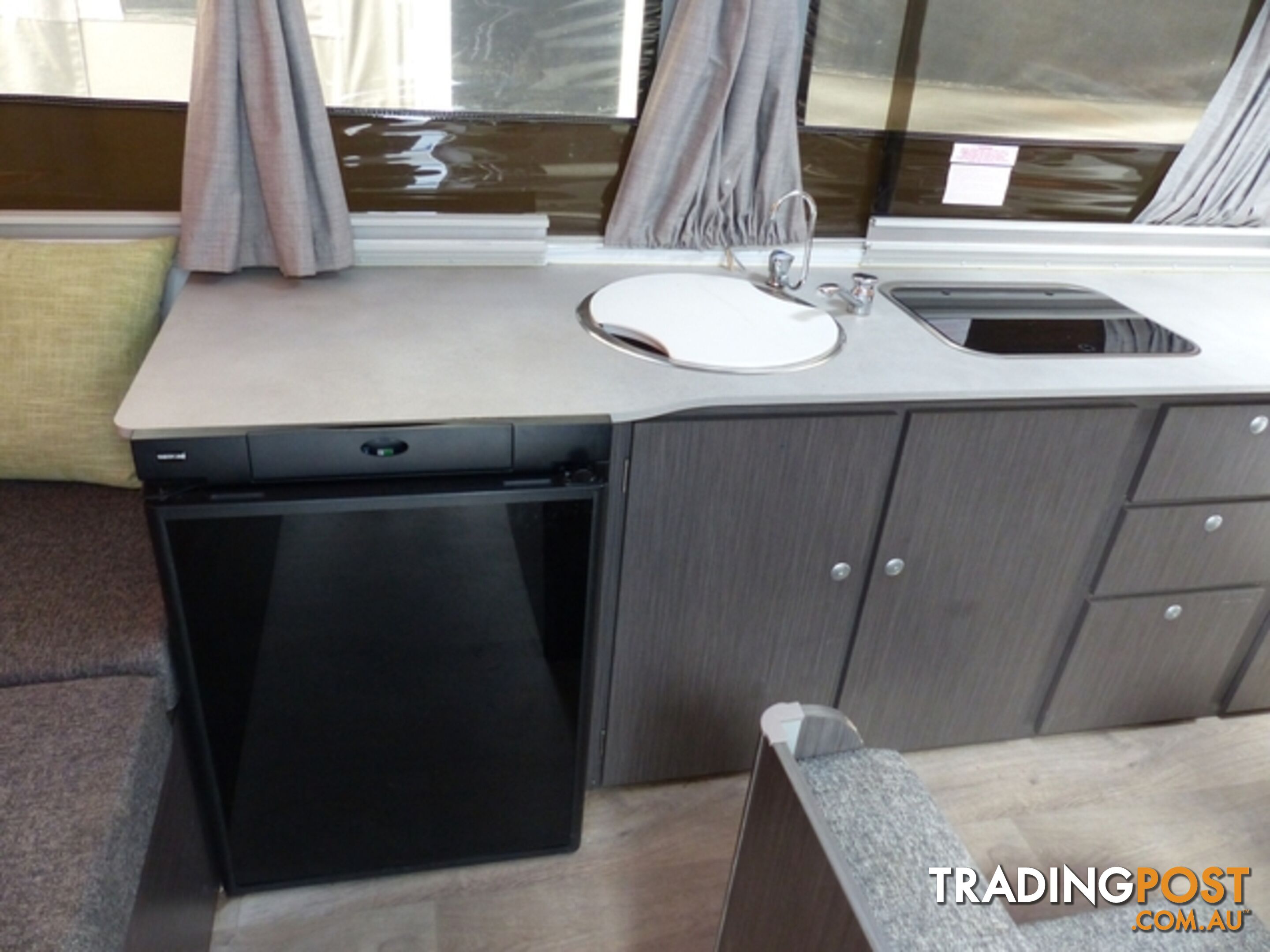 2019  JAYCO LARK   CAMPER TRAILER