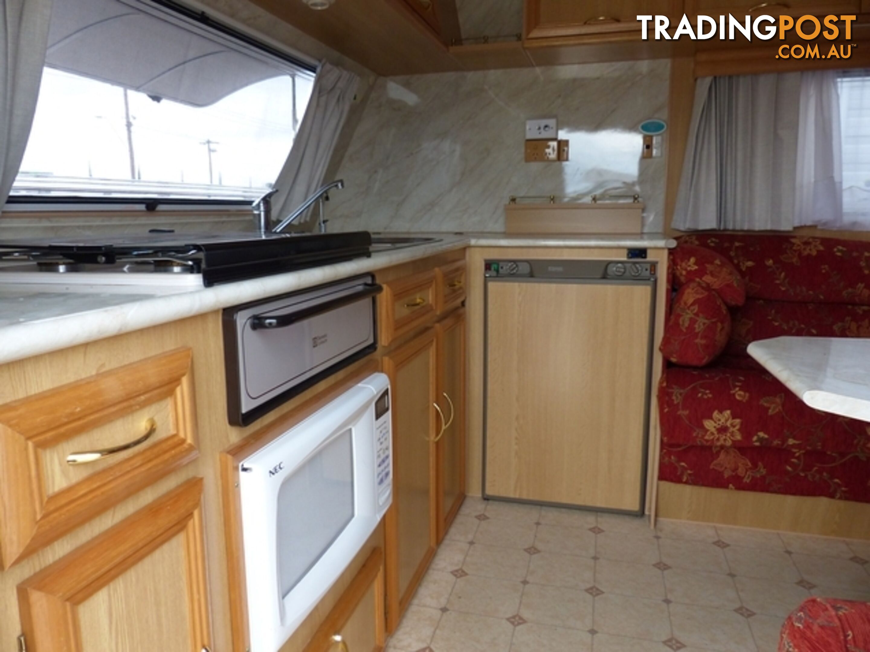 2003  ROADSTAR VOYAGER 3000   CARAVAN