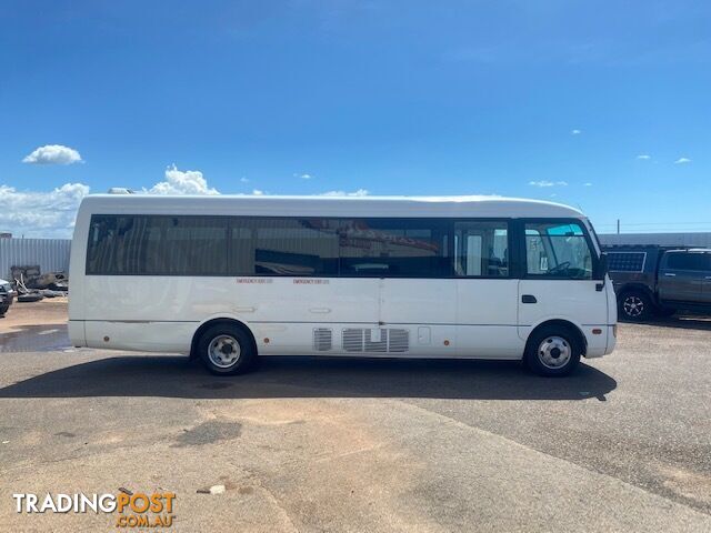 2014 Mitsubishi Fuso RWD People Mover with Wheel Chair Lift - photo 4 of 10