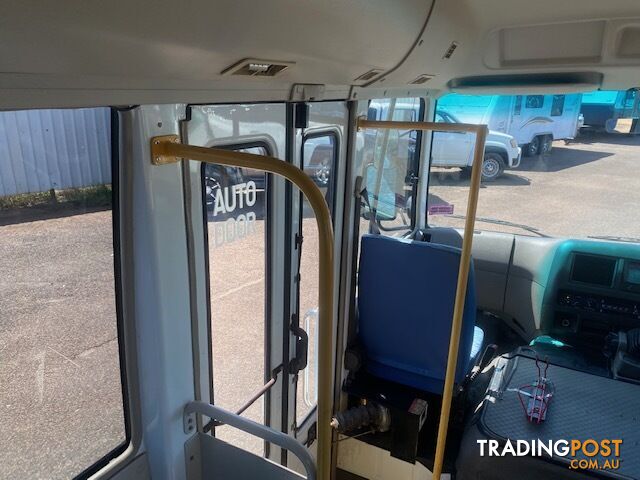 2014 Mitsubishi Fuso RWD People Mover with Wheel Chair Lift - photo 5 of 10