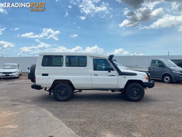 2011 Toyota Landcruiser Troopcarrier 11 Seater Wagon Manual Turbo Diesel - photo 4 of 9