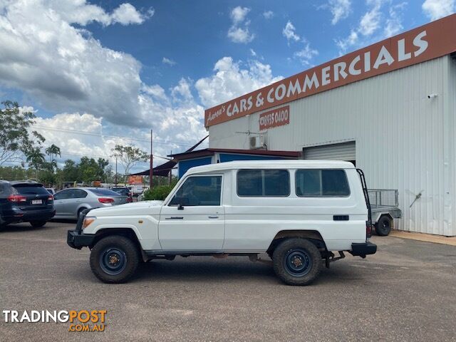 2011 Toyota Landcruiser Troopcarrier 11 Seater Wagon Manual Turbo Diesel - photo 5 of 9