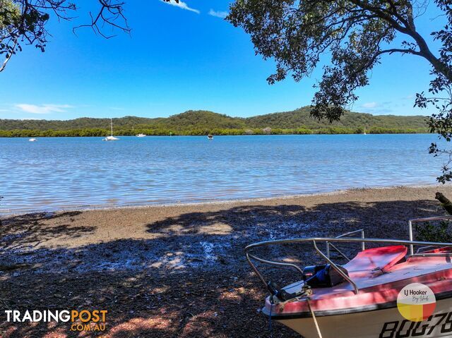 18 Oasis Dve RUSSELL ISLAND QLD 4184 - photo 2 of 5