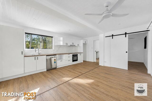 13 Sapphire Street RUSSELL ISLAND QLD 4184 - photo 3 of 17