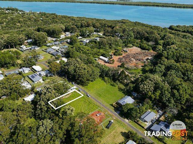 30 Oaklea Street RUSSELL ISLAND QLD 4184 - photo 2 of 11