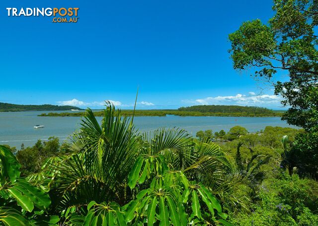 104 Crescent Dve RUSSELL ISLAND QLD 4184
