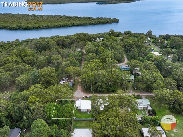 15 Trevanna Avenue RUSSELL ISLAND QLD 4184