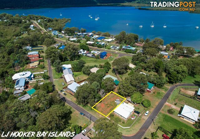 16 PATTERSON RUSSELL ISLAND QLD 4184