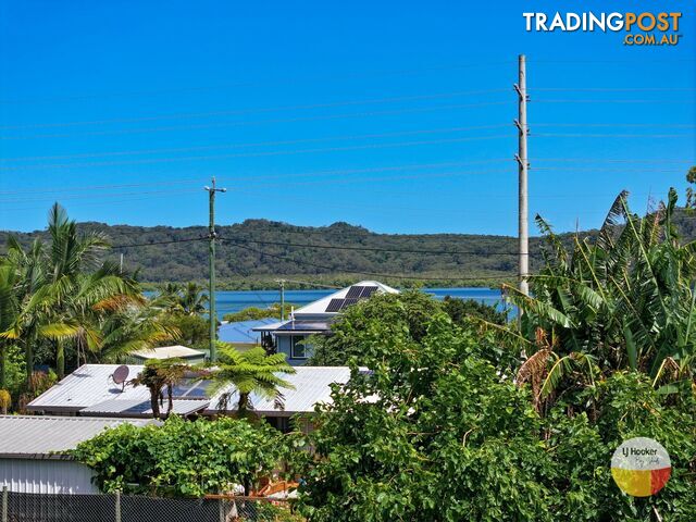 6 Stevenson Court RUSSELL ISLAND QLD 4184 - photo 3 of 5