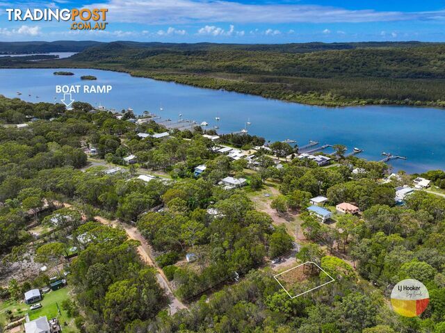 90 Highland Ridge Road RUSSELL ISLAND QLD 4184 - photo 2 of 3
