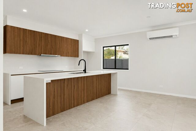 16 Bunning Street RUSSELL ISLAND QLD 4184 - photo 4 of 13