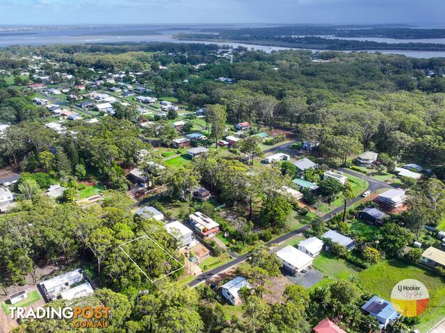 18 Seaview RUSSELL ISLAND QLD 4184 - photo 2 of 4