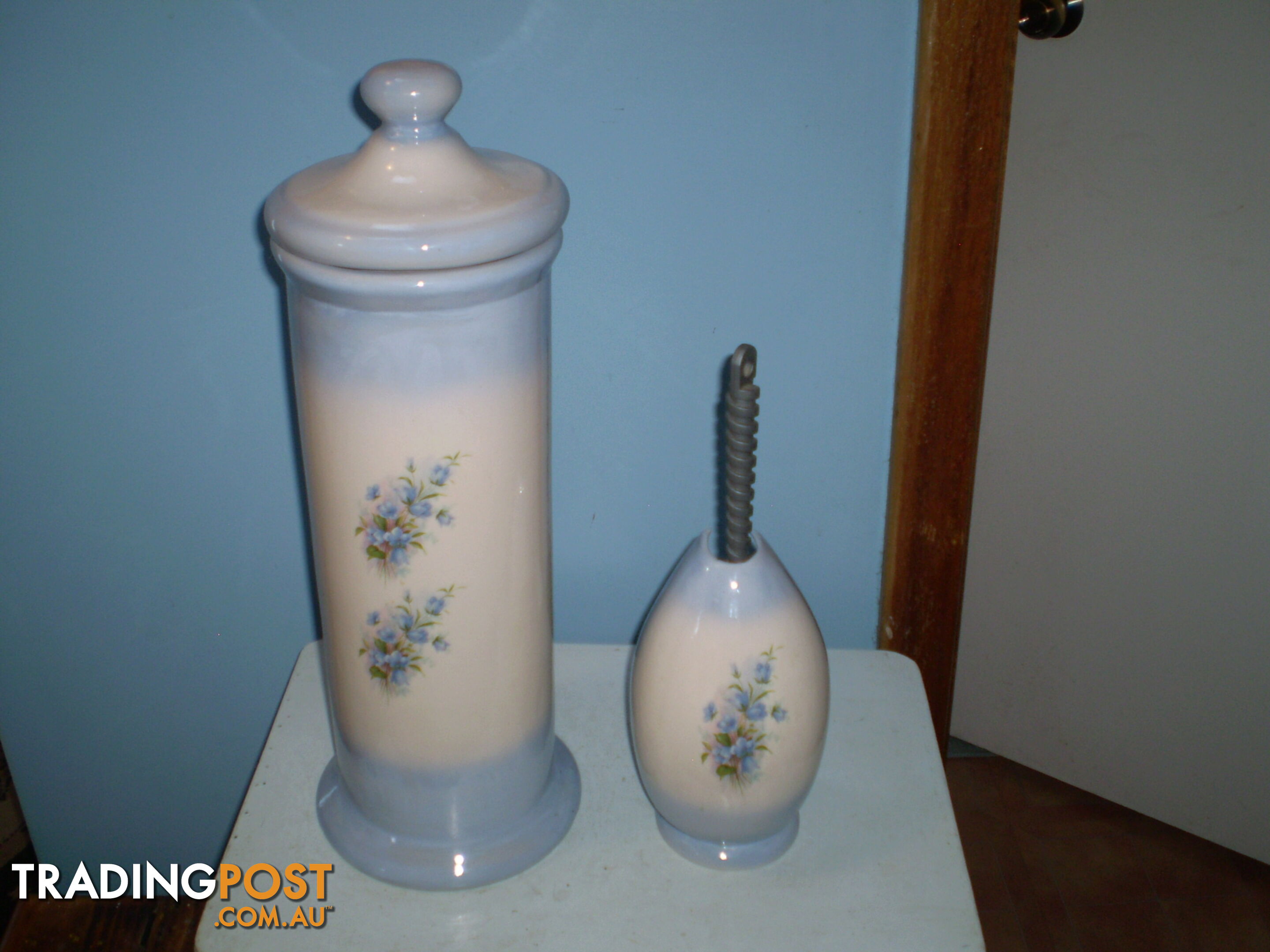 brush holder and toilet paper container - beautiful decor