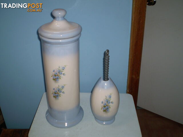 brush holder and toilet paper container - beautiful decor