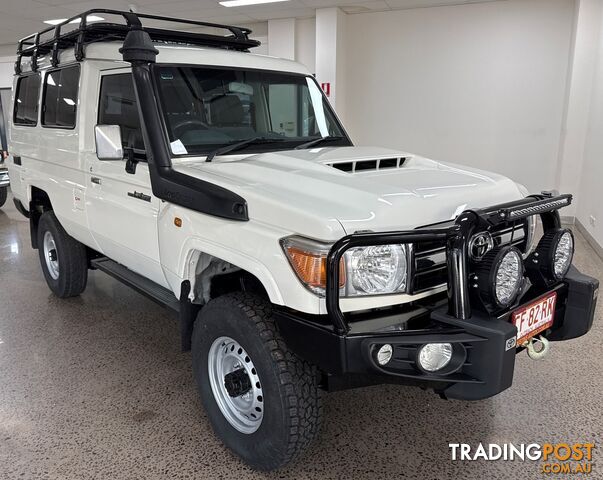 2017 TOYOTA LANDCRUISER WORKMATE TROOPCARRIER VDJ78R WAGON - photo 2 of 3