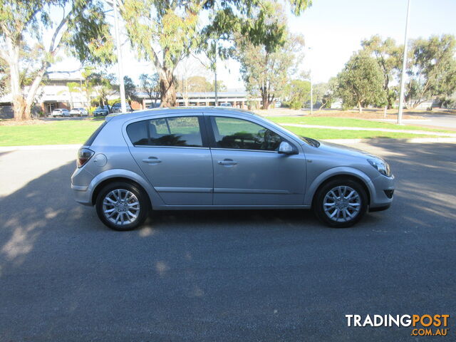 2009 HOLDEN ASTRA CDX AH MY09 5D HATCHBACK