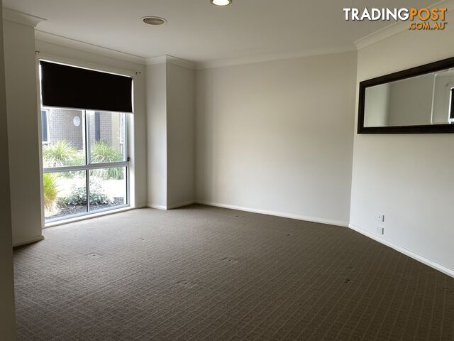 9 Grange Close WODONGA VIC 3690 - photo 2 of 16
