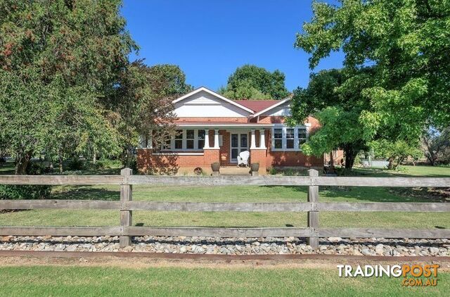400 Soldier Settlers Road TALLANGATTA VALLEY VIC 3701 - photo 2 of 25