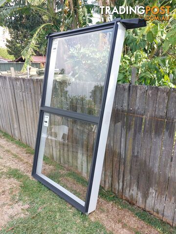 Bradnam&amp;#39;s aluminium fixed windows x 2