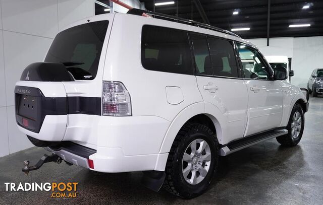 2017 Mitsubishi Pajero GLX  SUV - photo 5 of 32