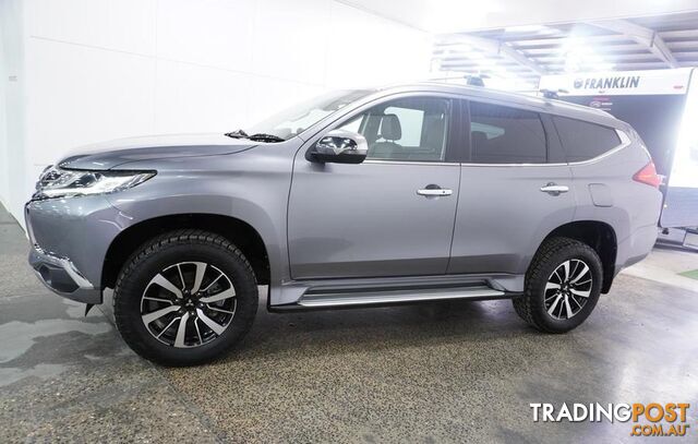 2016 Mitsubishi Pajero Sport GLS  SUV - photo 3 of 32