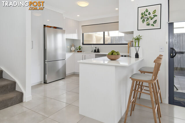 4/22 Careel Close HELENSVALE QLD 4212 - photo 3 of 15