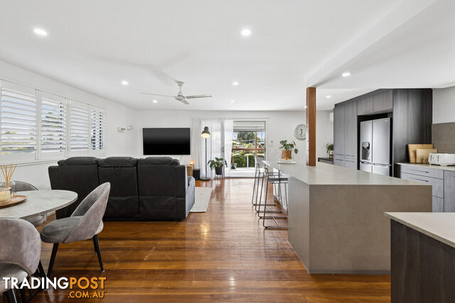 27 Lergessner Street BIGGERA WATERS QLD 4216 - photo 5 of 25